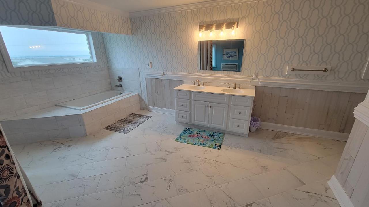 8018 Beach Rd, Semi-Oceanfront, Pool/Hot Tub ナグス・ヘッド エクステリア 写真