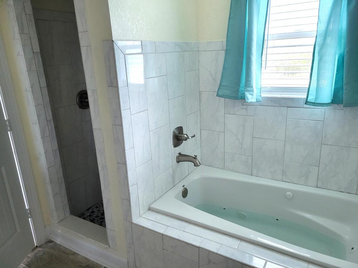 8018 Beach Rd, Semi-Oceanfront, Pool/Hot Tub ナグス・ヘッド エクステリア 写真